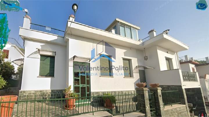 Andora (SV) - vendita di 2 unita in villa con terrazzo -