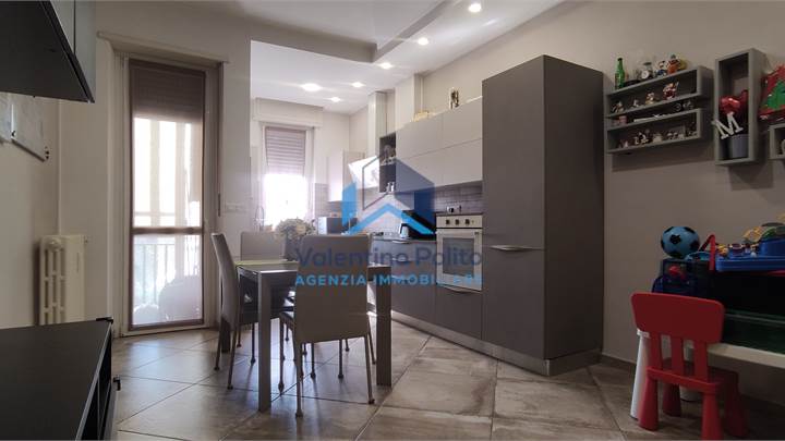 Moncalieri - Via Sestriere - Vendesi 3 locali parzialmente arredato- 