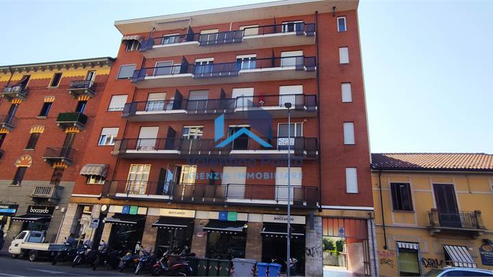 Moncalieri - Via Sestriere - Vendesi 3 locali parzialmente arredato- 
