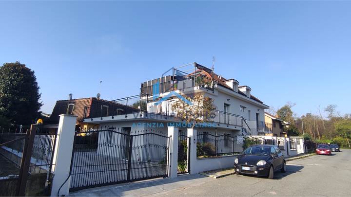 Vinovo Alloggio 5 locali con giardino privato-
